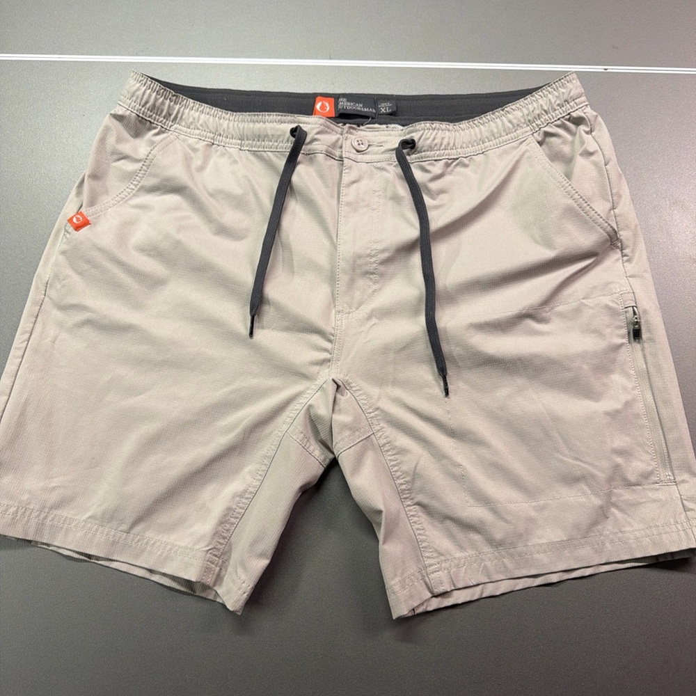 The American Outdoorsman Shorts Mens Size XL Cargo Tan Outdoor Hiking Utility
